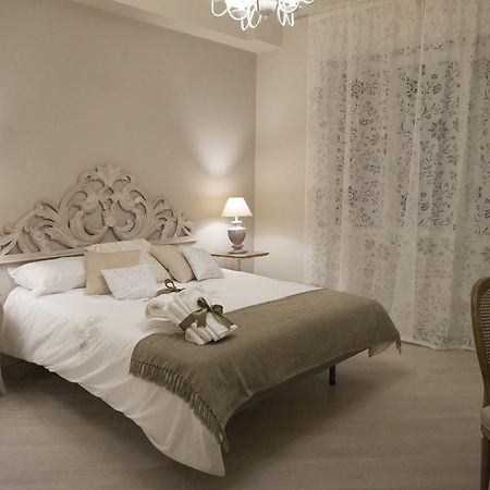 B&B Donna Ada ซาแลร์โน ภายนอก รูปภาพ
